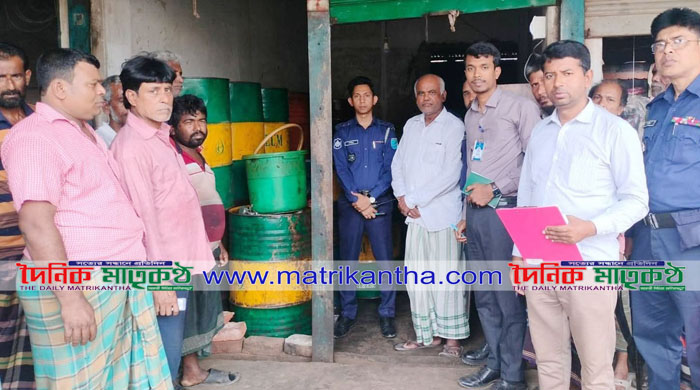 রাজবাড়ীর চন্দনী বাসস্ট্যান্ড এলাকায় অবৈধভাবে জ¦ালানি তেল মজুদ করায় ব্যবসায়িকে ৫ হাজার টাকা জরিমানা